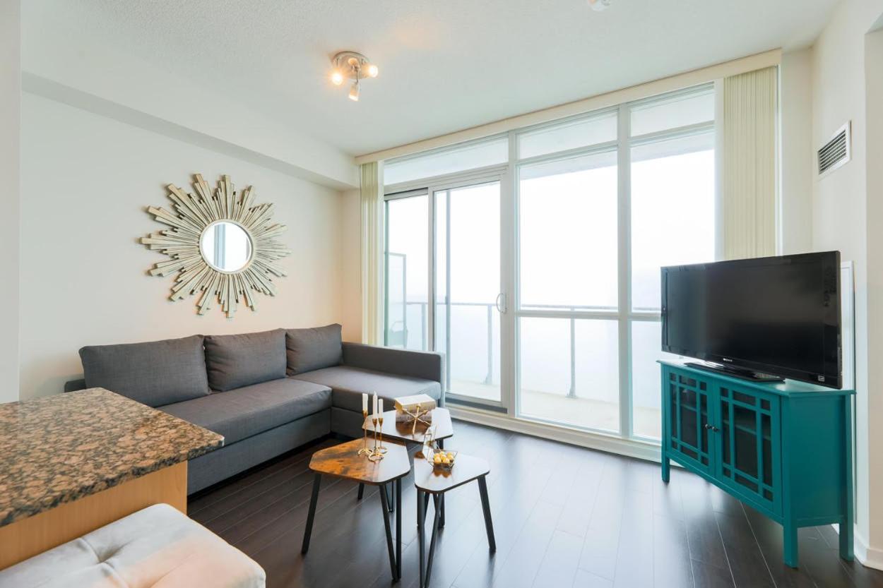 Skyline Elegance Condo Toronto Exterior foto